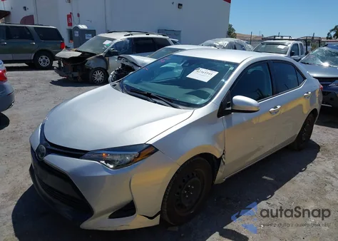 2017 Toyota Corolla Le z USA, uszkodzony, nr VIN 5YFBURHE7HP621223